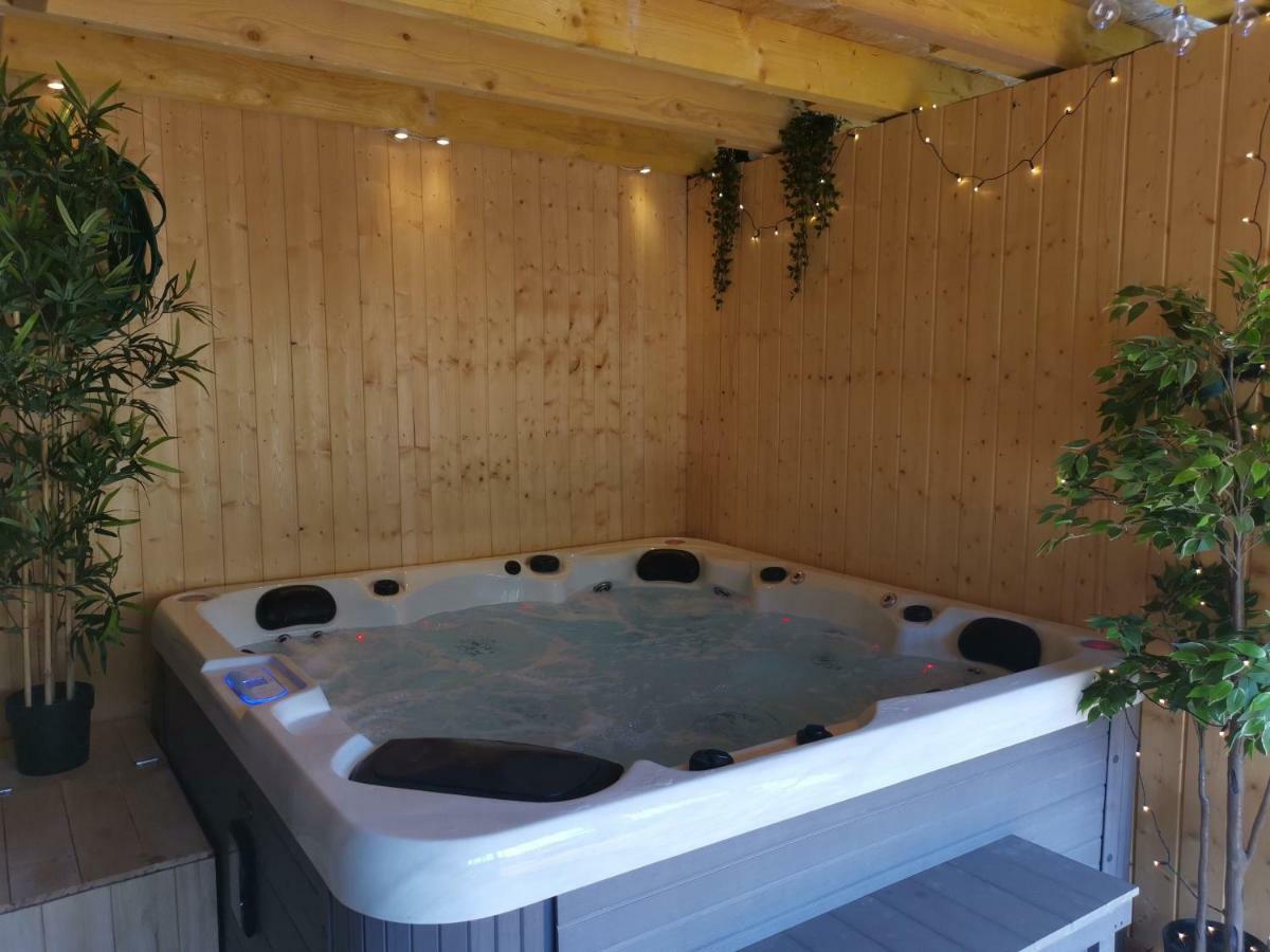 Domaine Lvd Avec Spa, Bois Et Riviere Privee La Bloutiere Luaran gambar